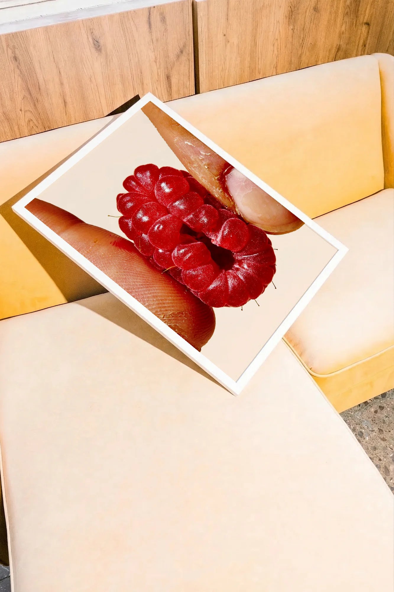 Red Fingers - sofajaune