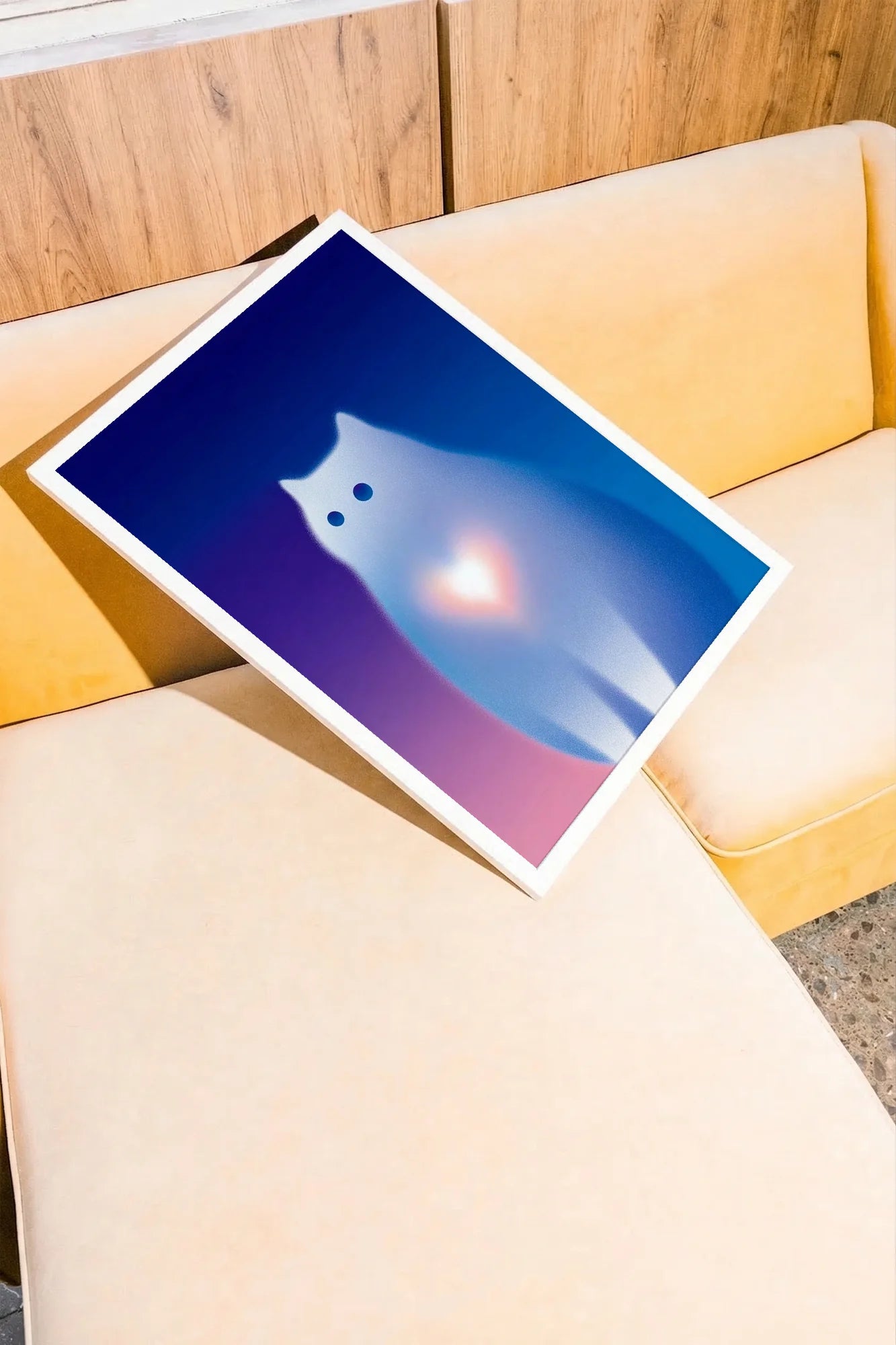 Glowing Feline Serenity - sofajaune