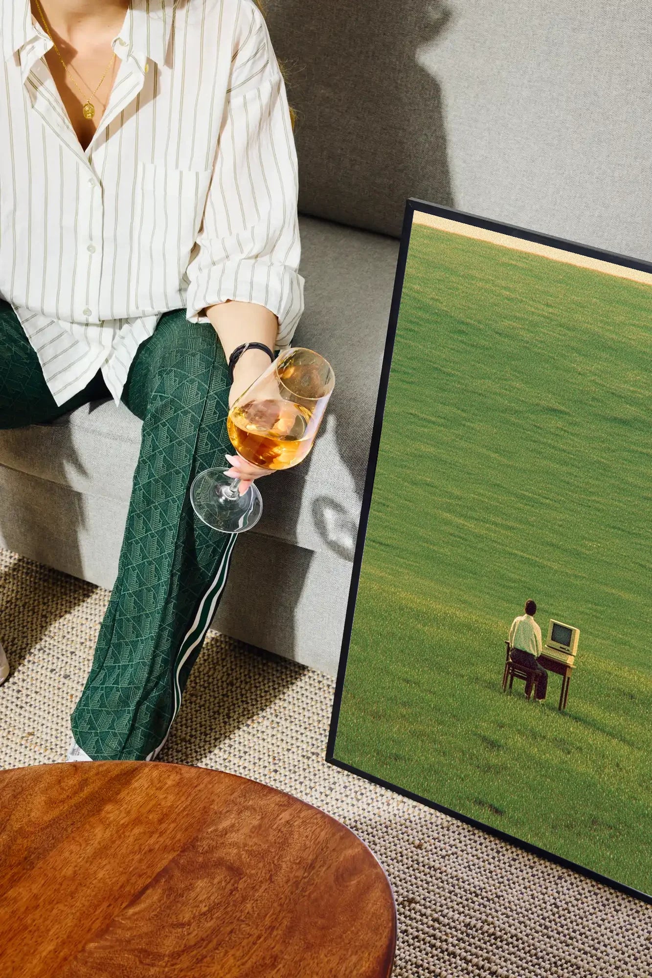 Digital Solitude - drinkglass-sofa