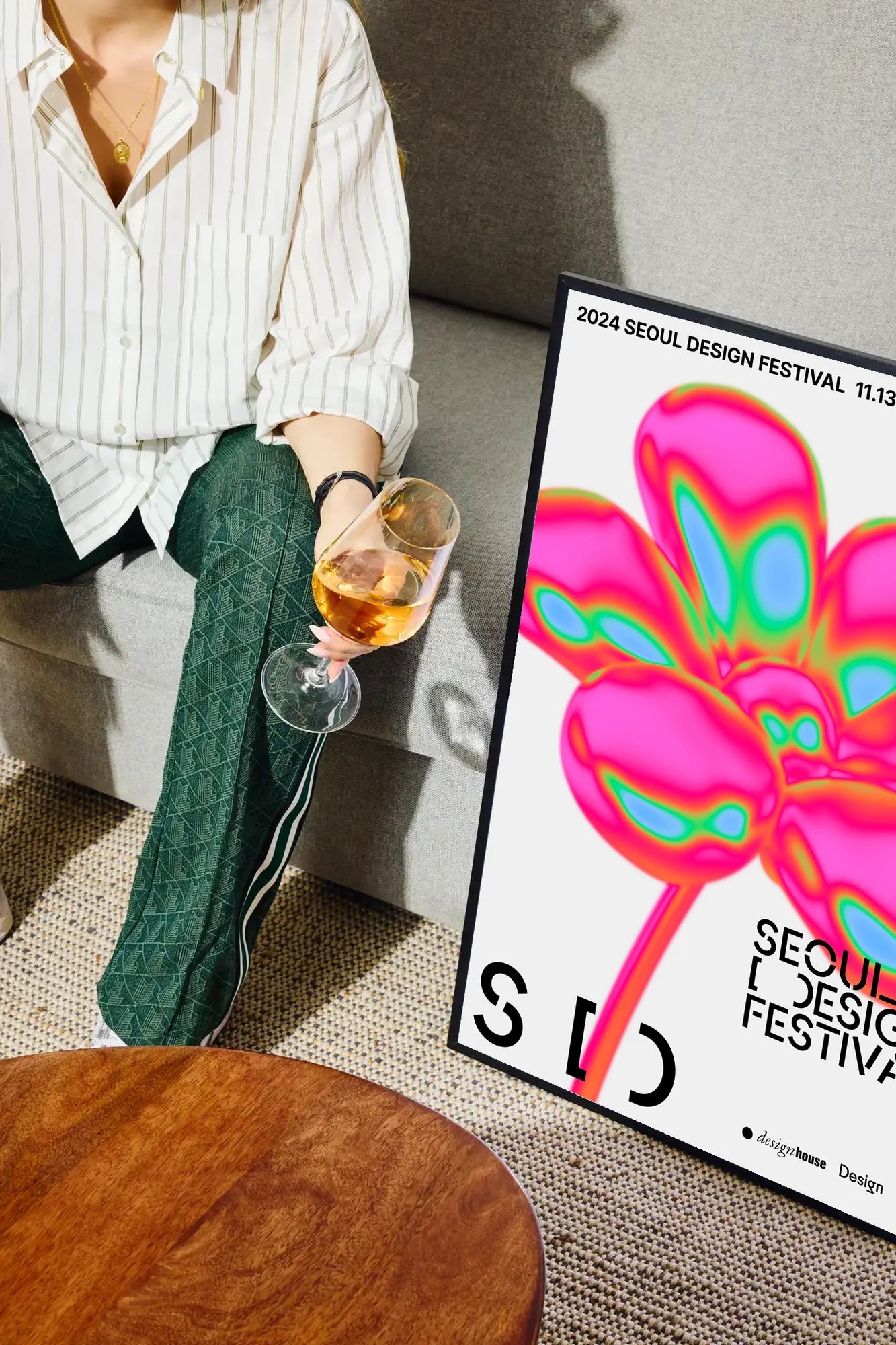 Neon Bloom - drinkglass-sofa