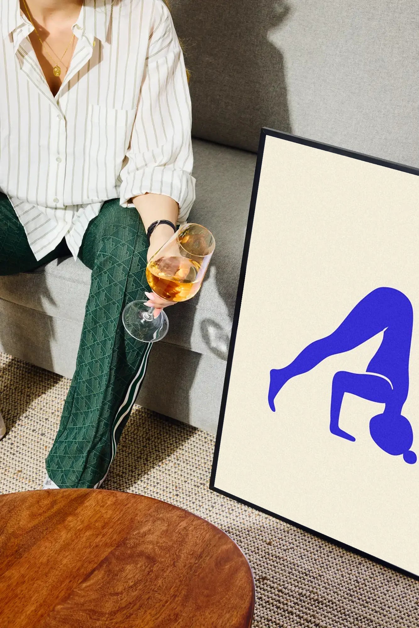 Yoga Stillness - drinkglass-sofa