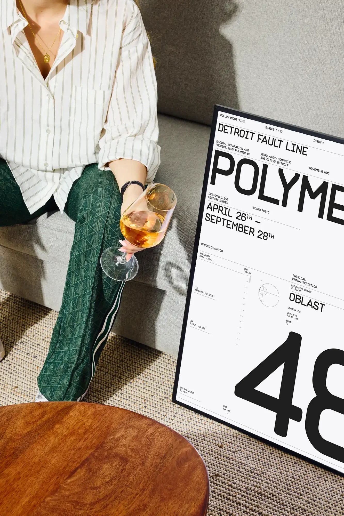 Four Symbols - drinkglass-sofa