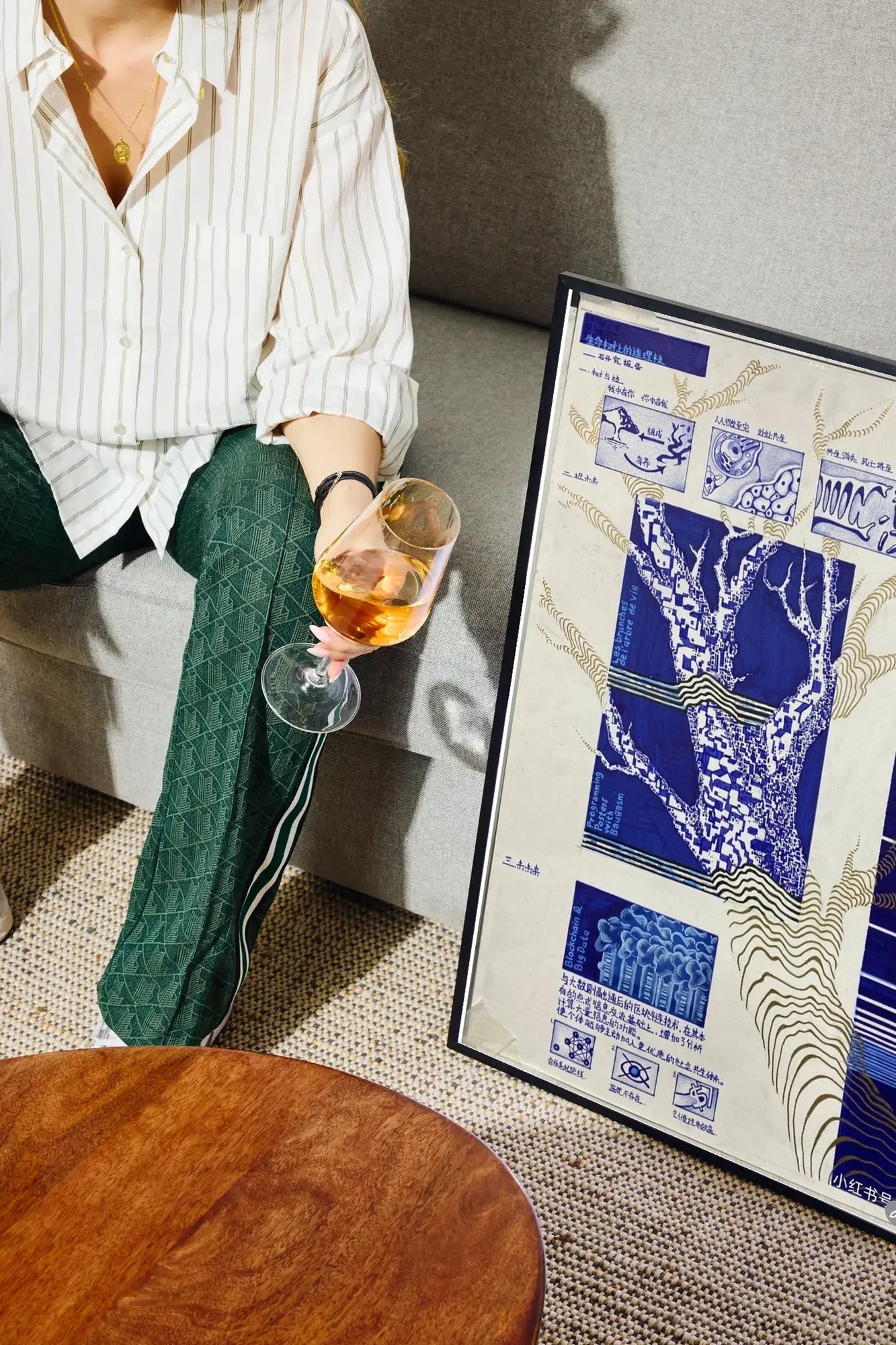 Silent Branch - drinkglass-sofa