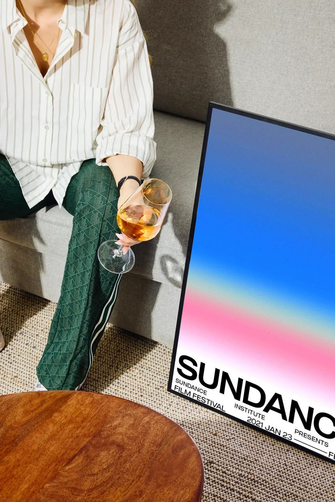 Pink Midnight Film - drinkglass-sofa