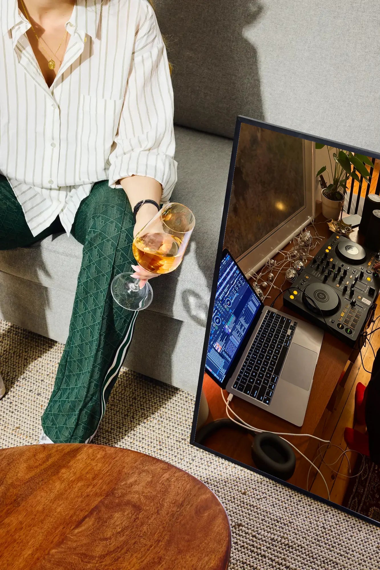 Wood and Noise - drinkglass-sofa