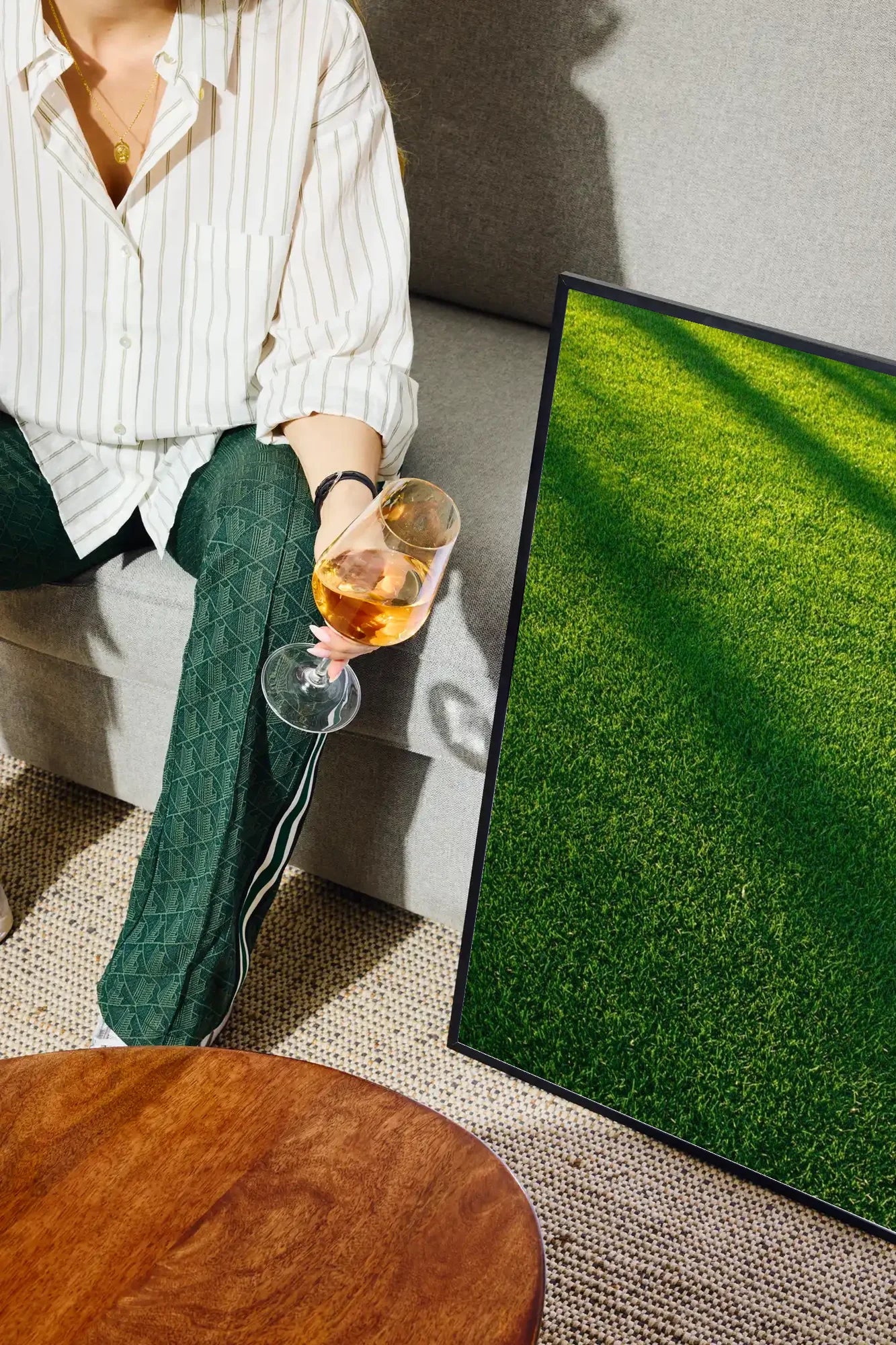 Verdant Quiet - drinkglass-sofa