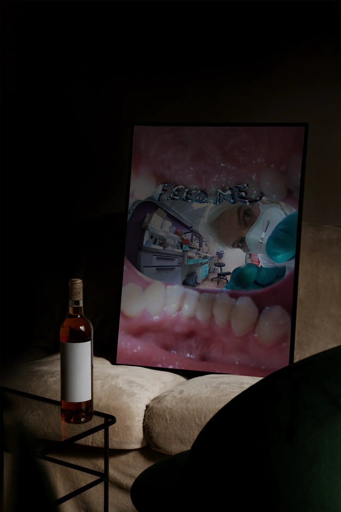 Bite of Clinic - mockupsofa-dark