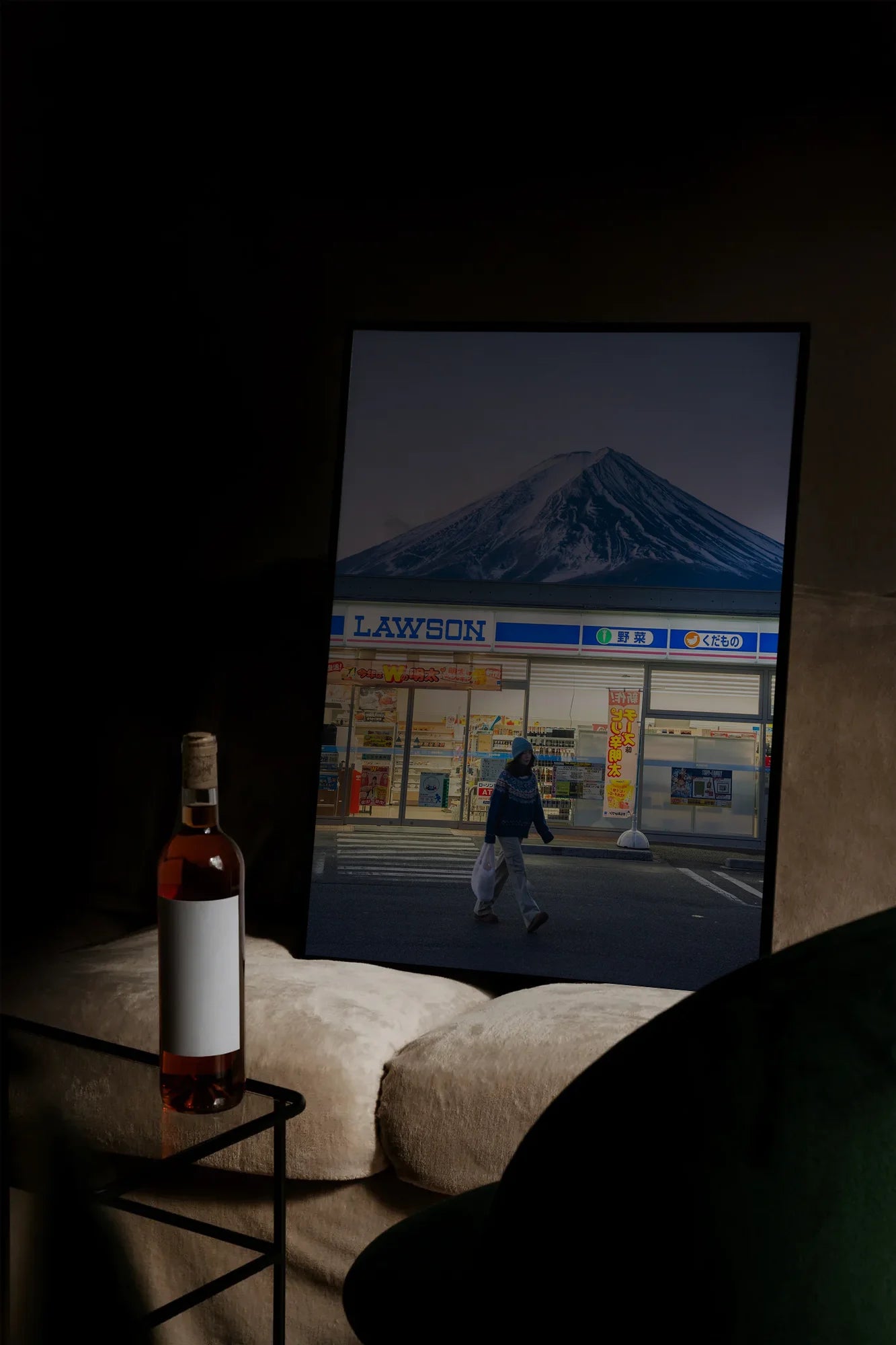 Mountain Store Silence - mockupsofa-dark