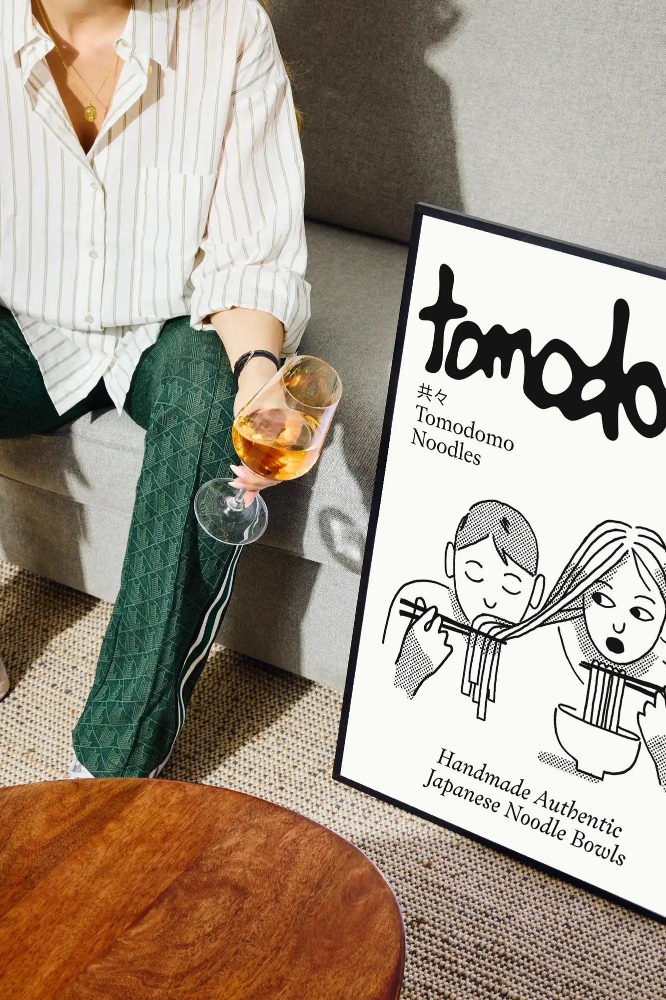 Black Rice Sharing - drinkglass-sofa
