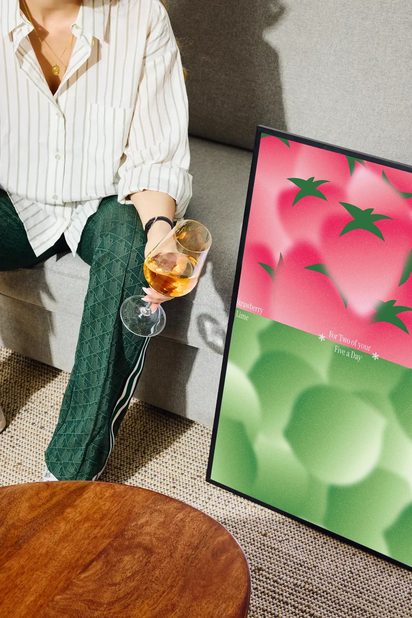 Strawberry Bloom - drinkglass-sofa