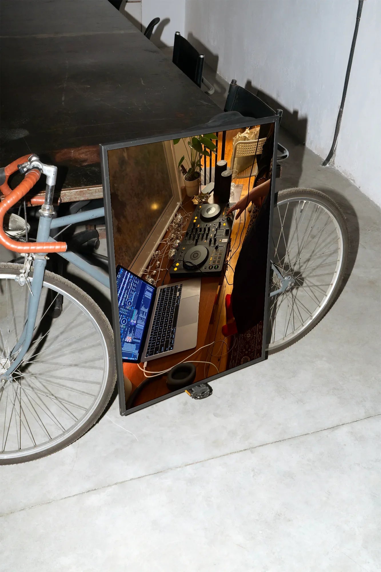 Wood and Noise - mockup-velo