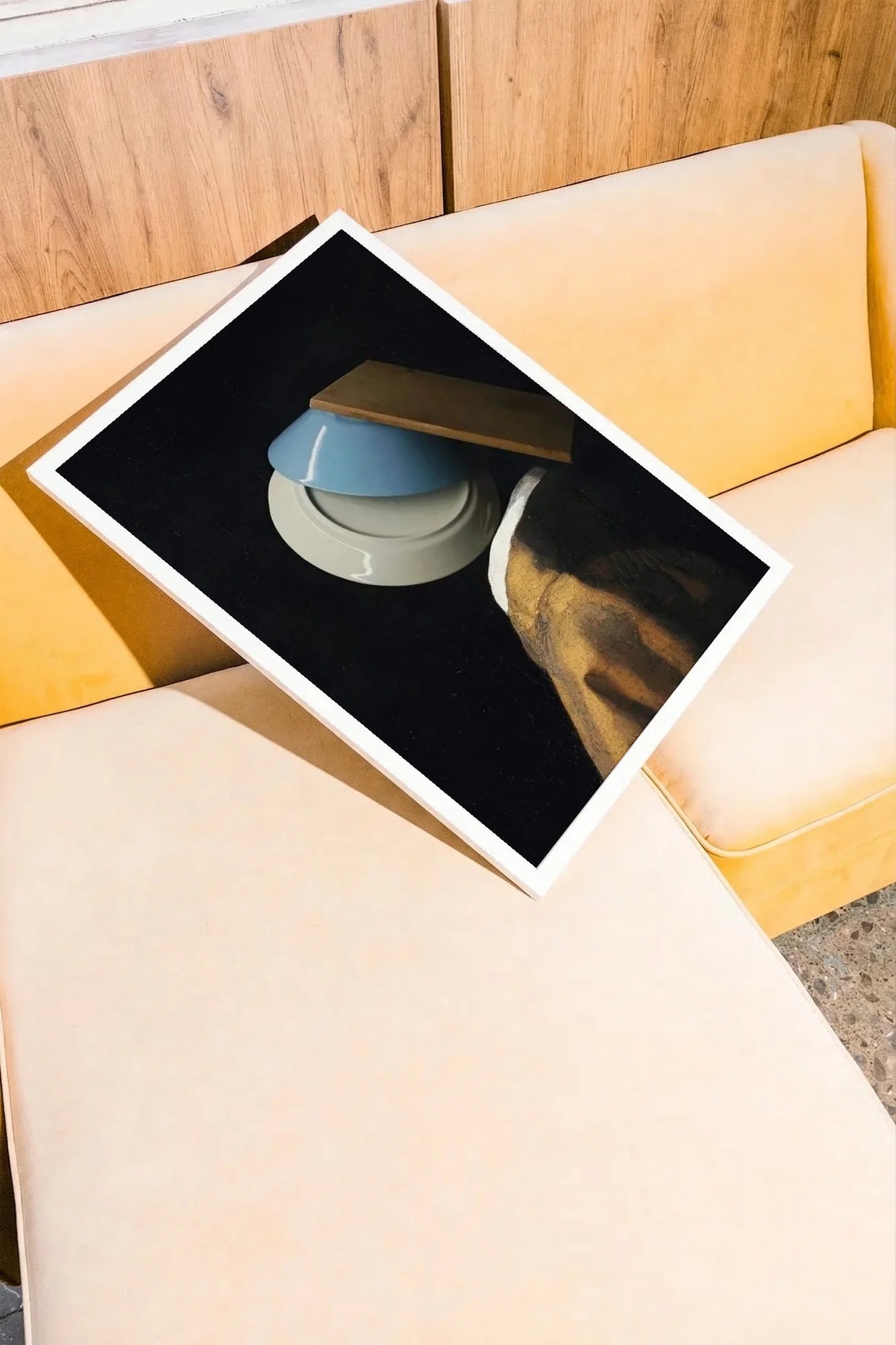 Surreal Plate Still Life - sofajaune