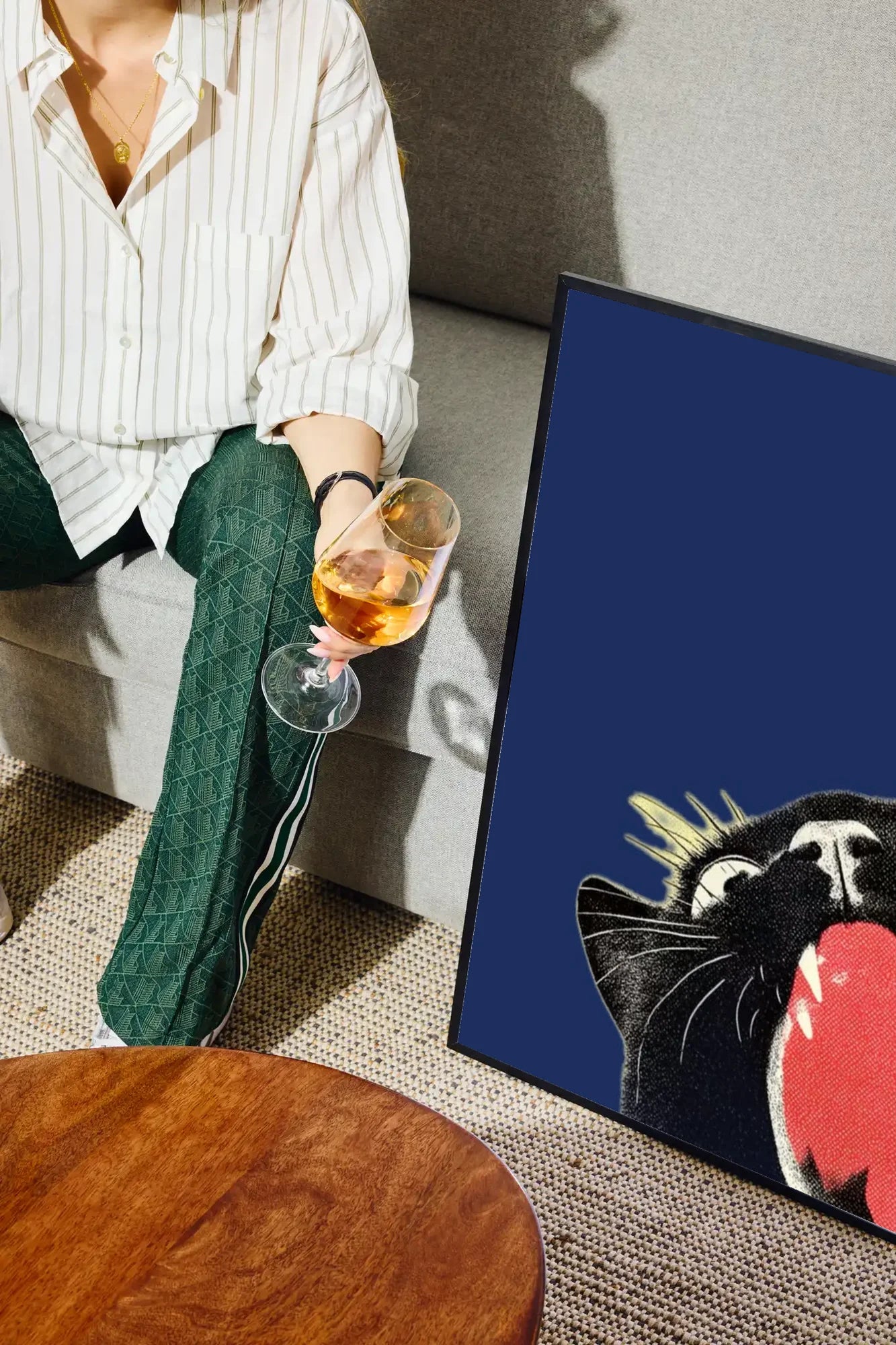 Red-Mouthed Ink Cat - drinkglass-sofa
