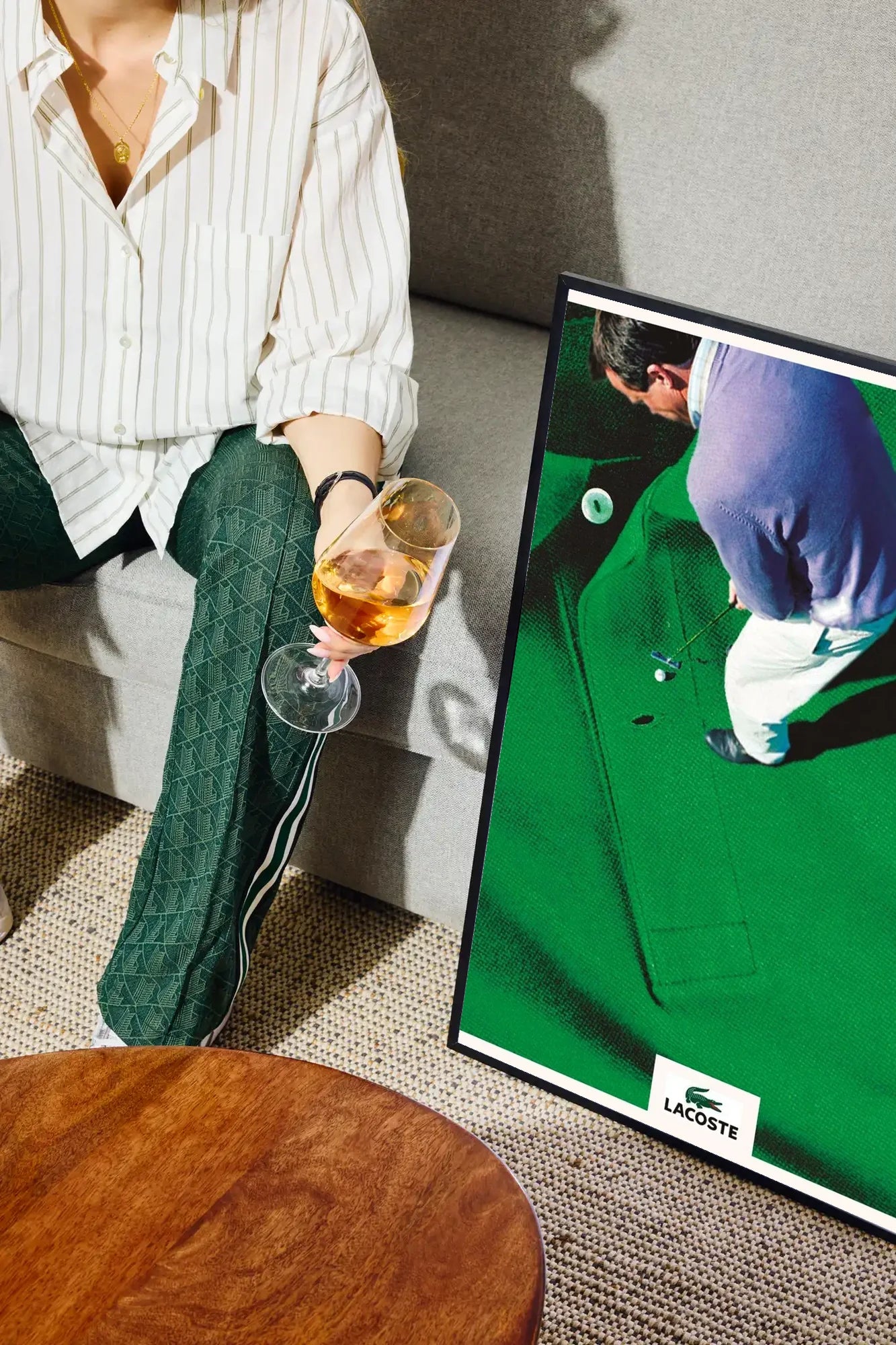 Green Gold Strike - drinkglass-sofa
