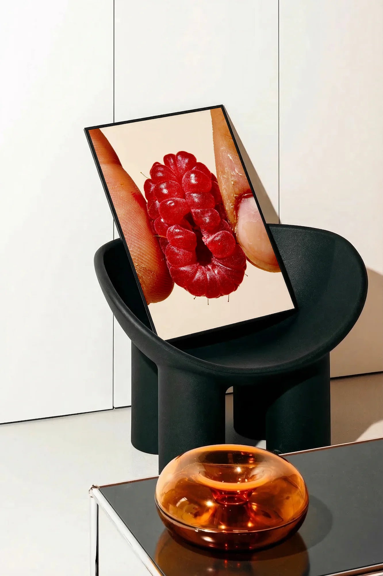 Red Fingers - onchair