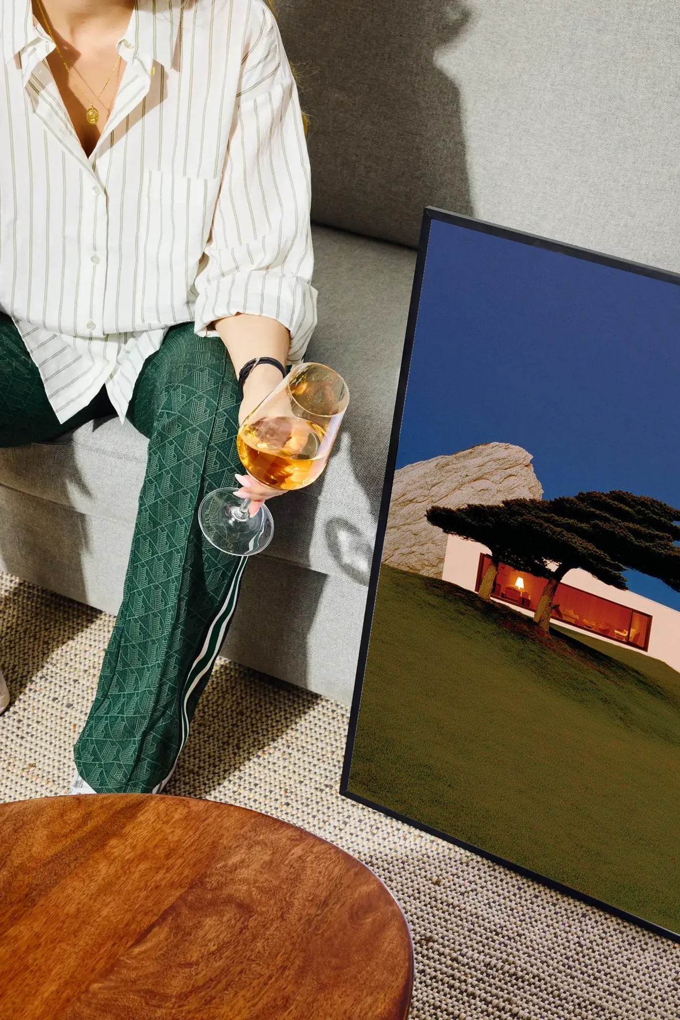 Stillness on Green Hill - drinkglass-sofa