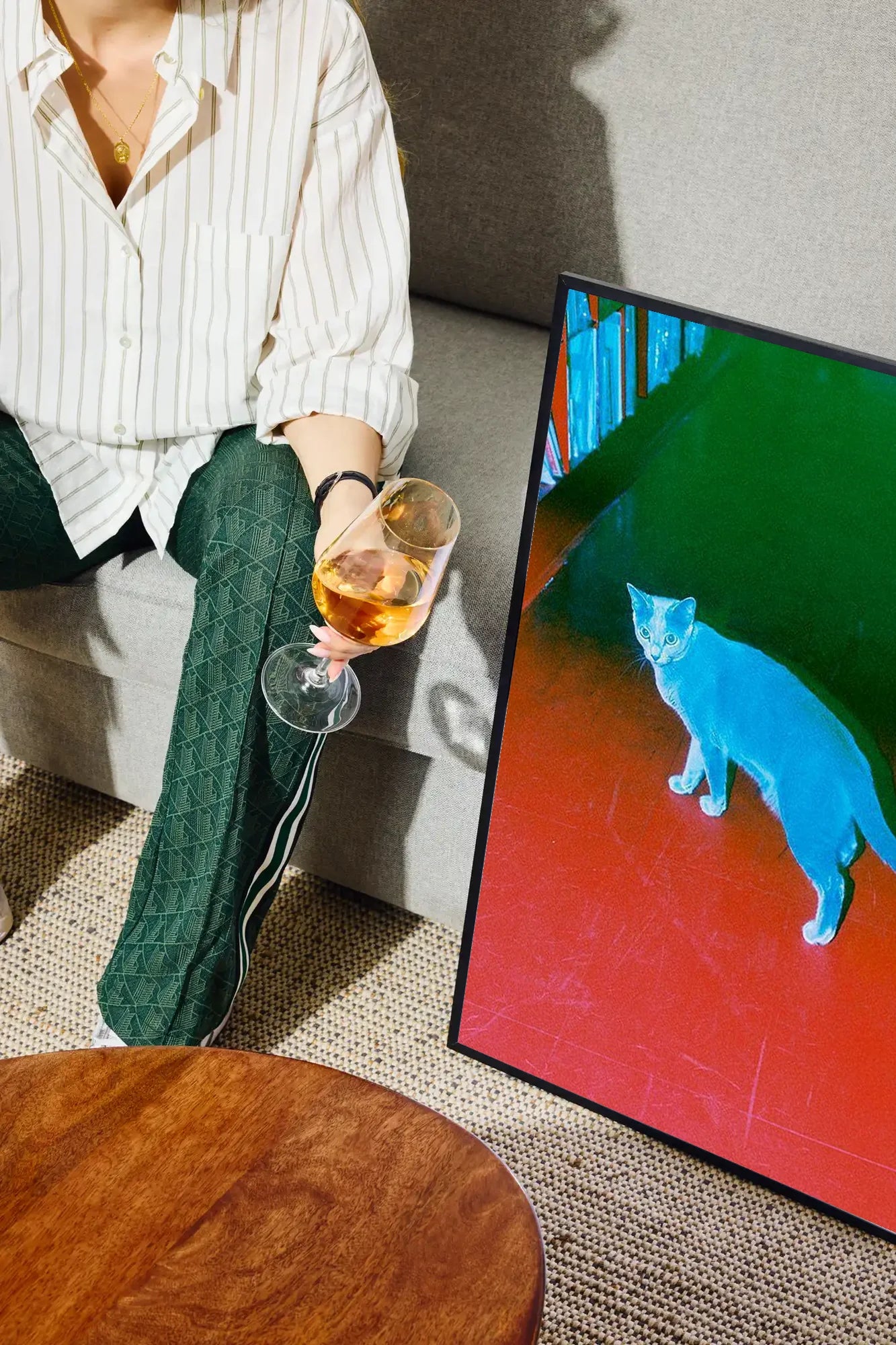 Red Cat's Blue Dream - drinkglass-sofa