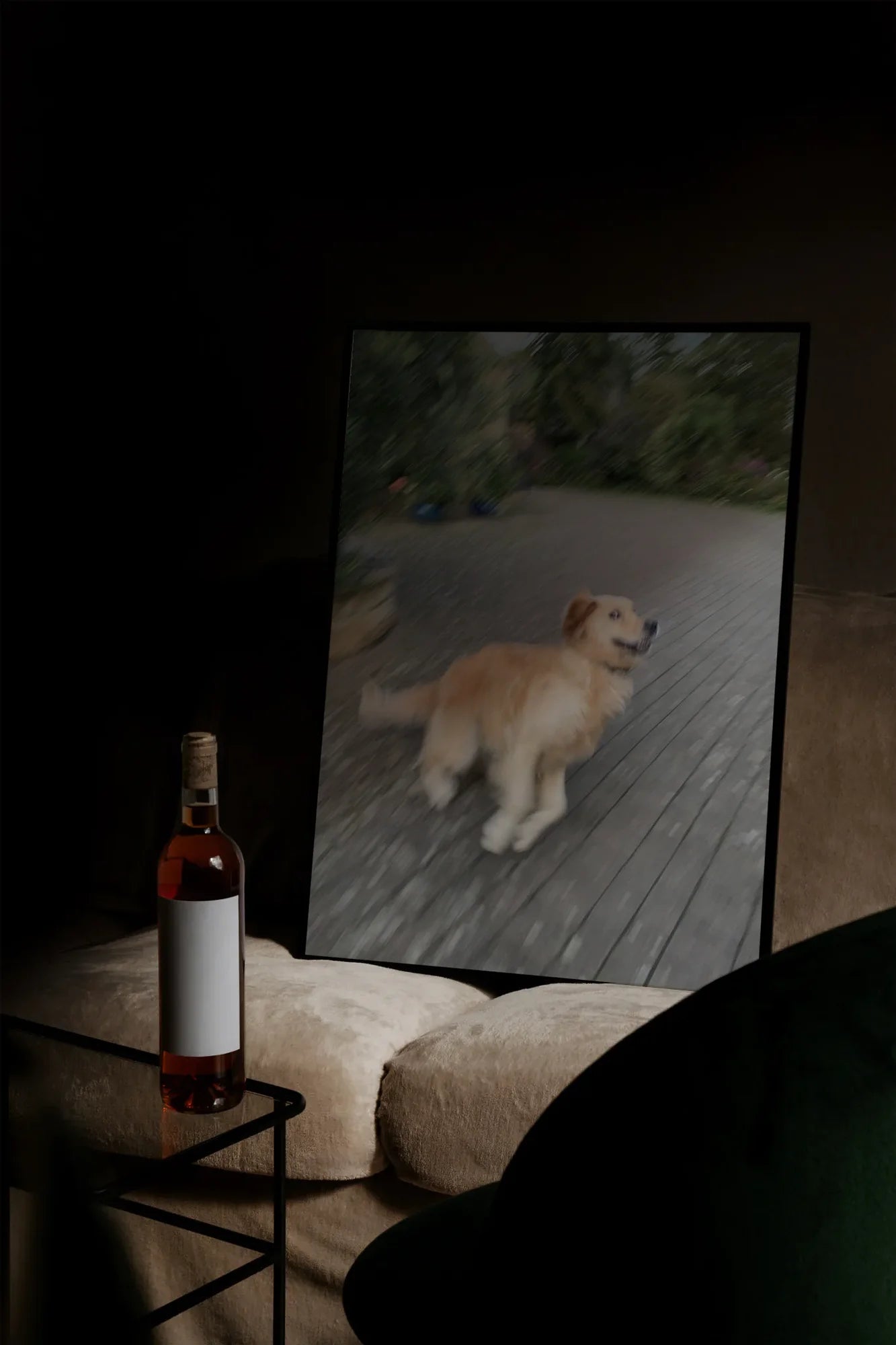 Golden Pace - mockupsofa-dark