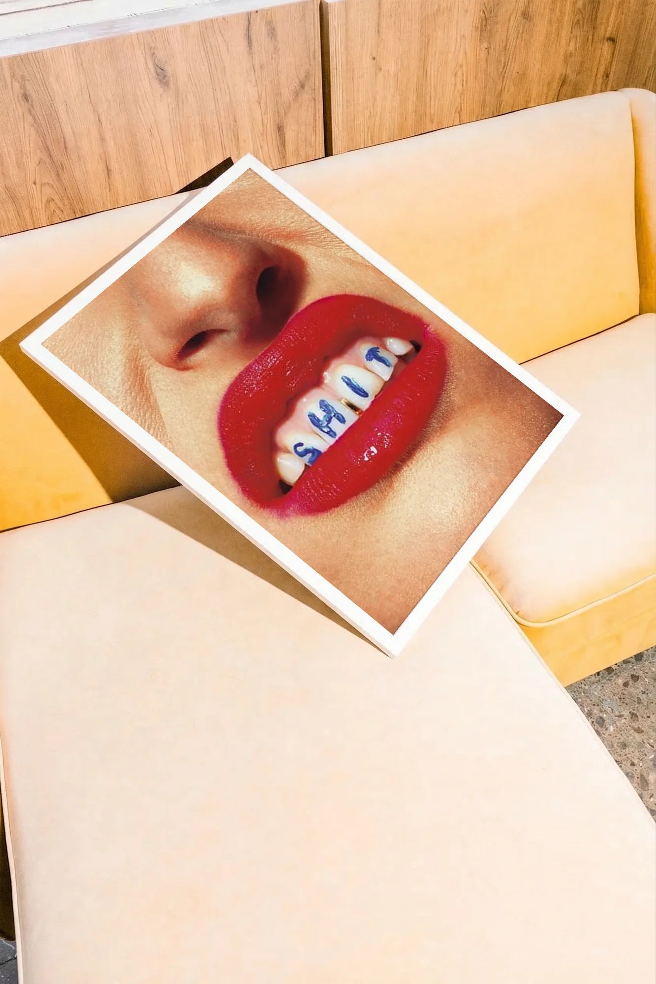 Blue Teeth - sofajaune
