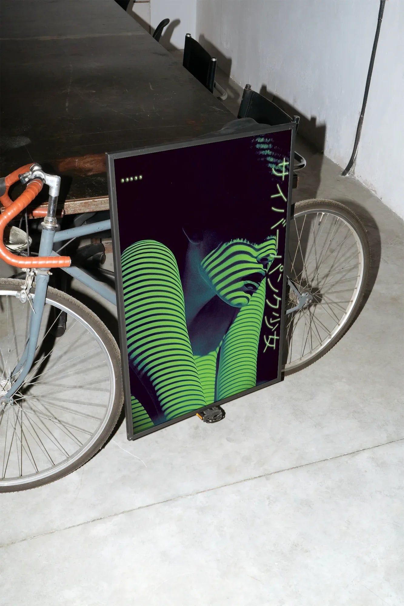Neon Shadow - mockup-velo