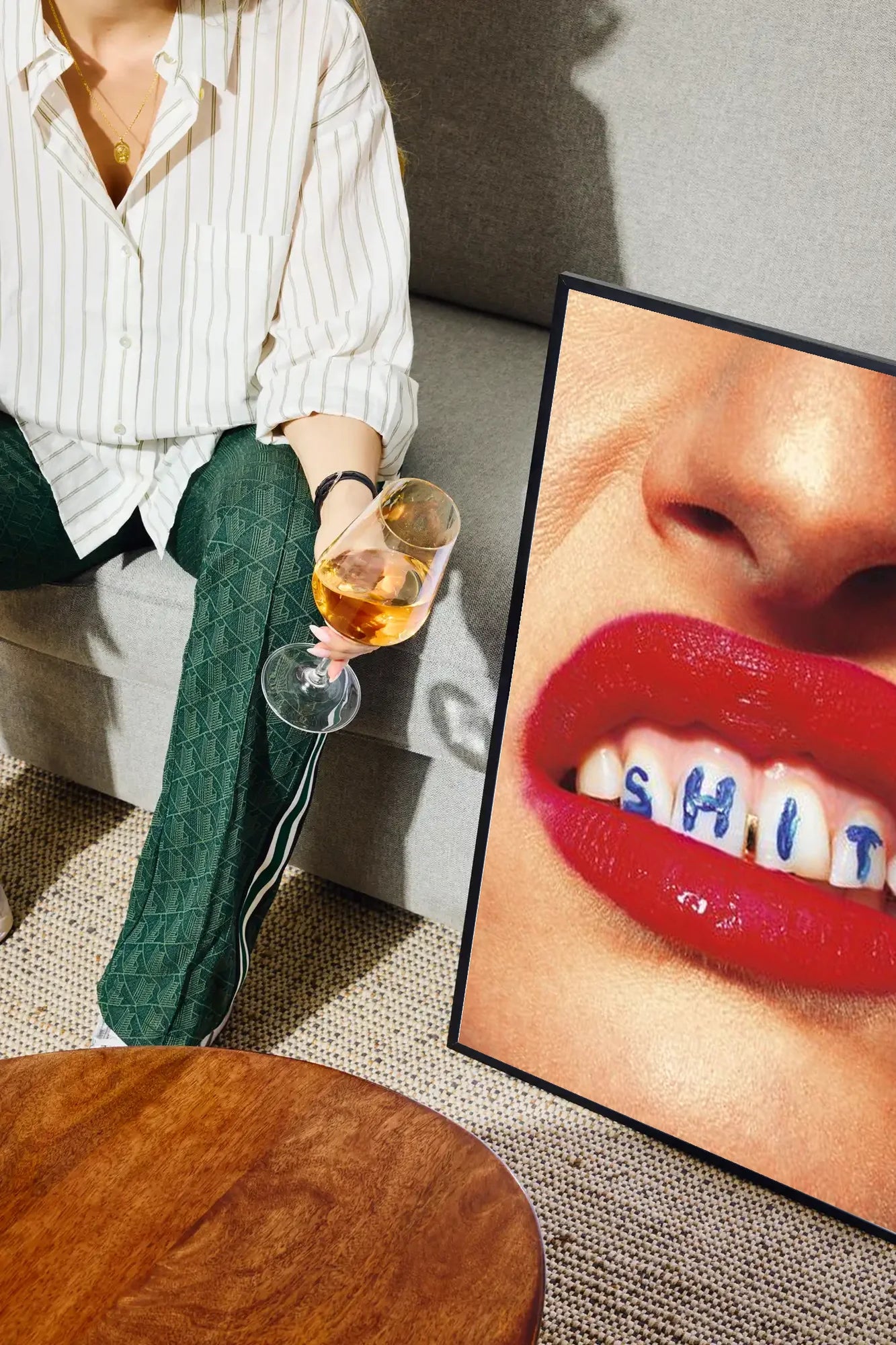 Blue Teeth - drinkglass-sofa