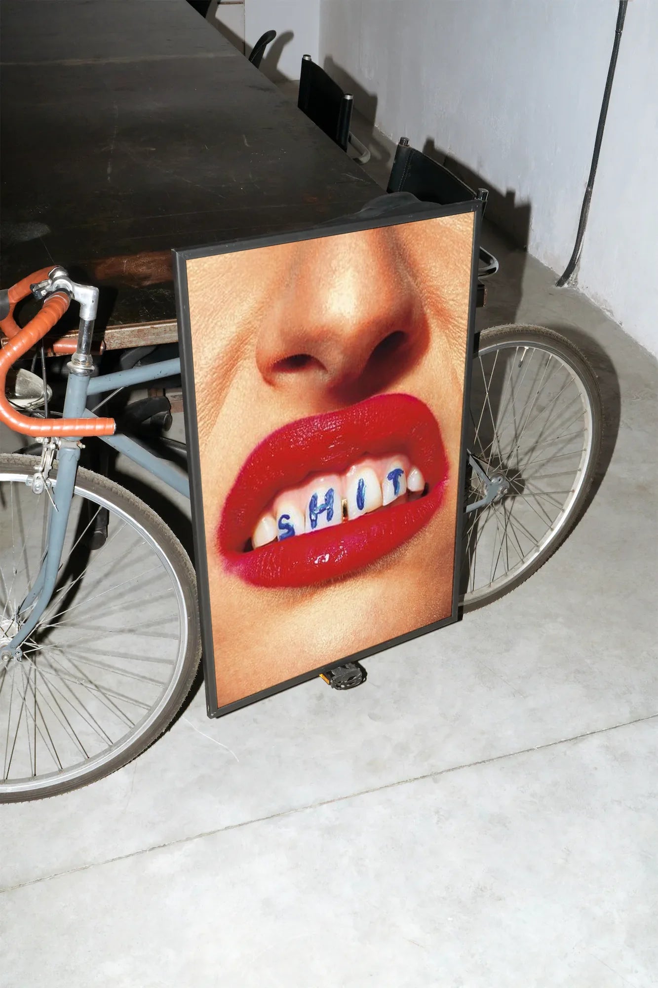 Blue Teeth - mockup-velo