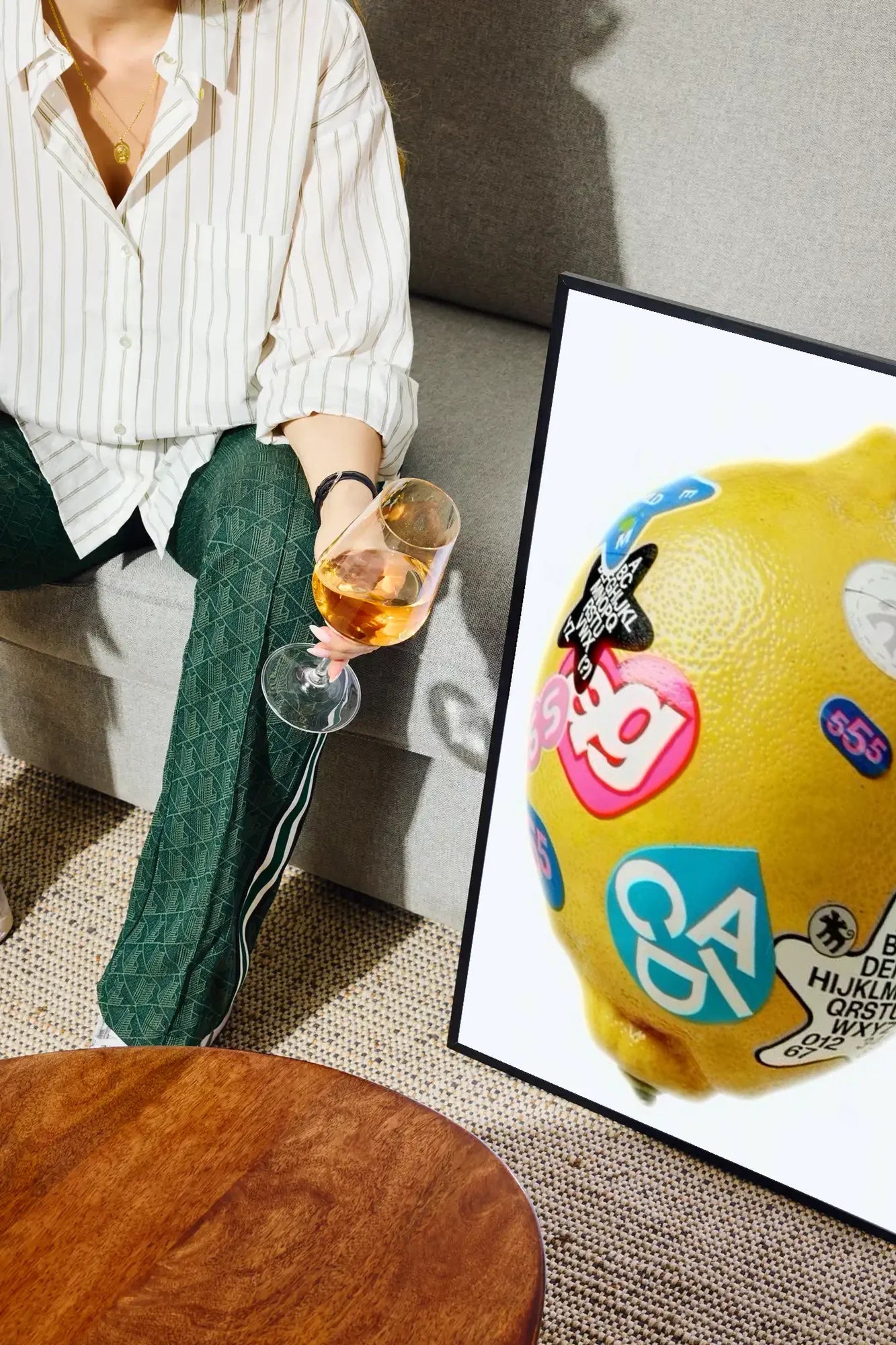 Lemon of Strokes - drinkglass-sofa