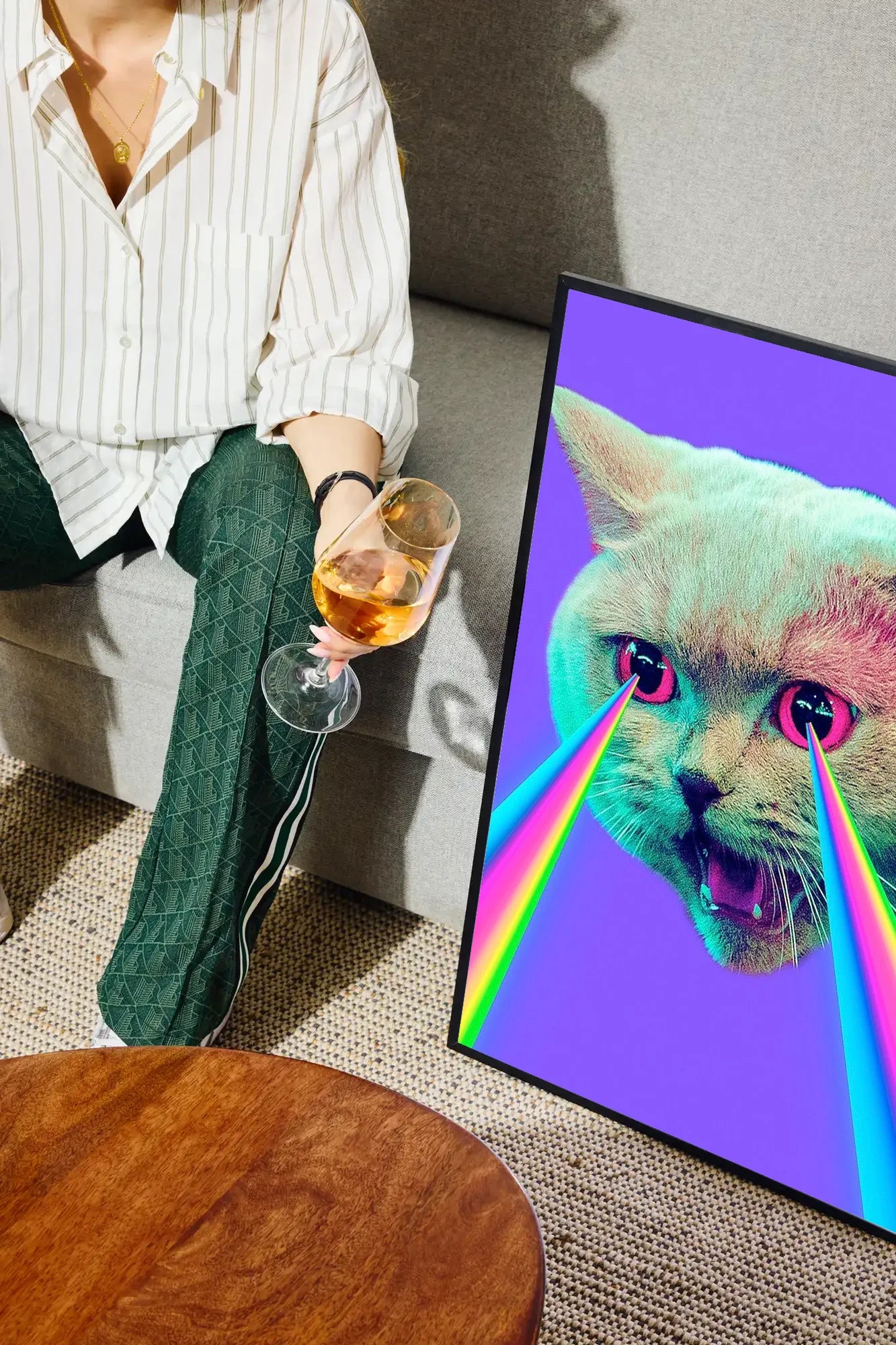 Neon Kitty - drinkglass-sofa