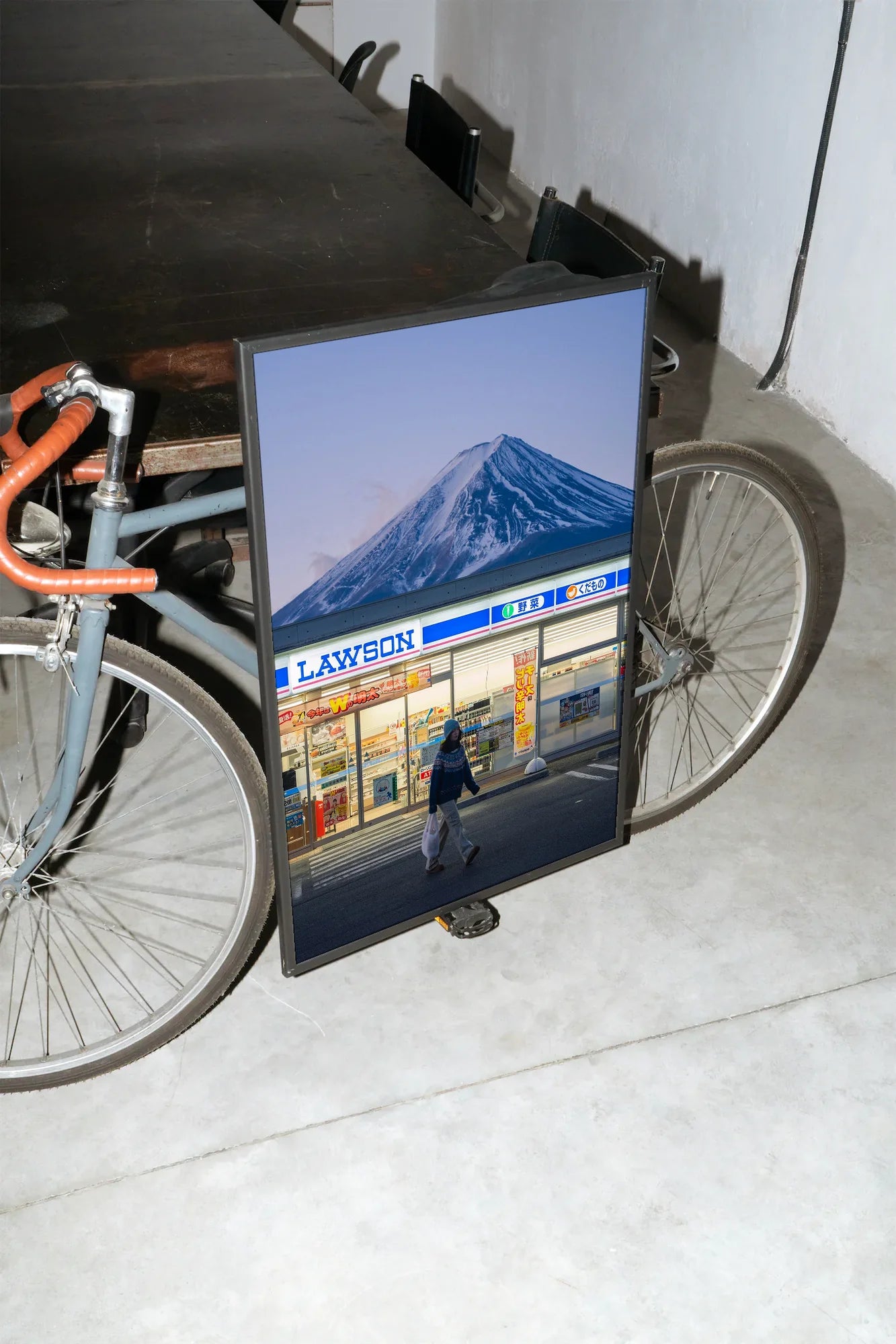 Mountain Store Silence - mockup-velo