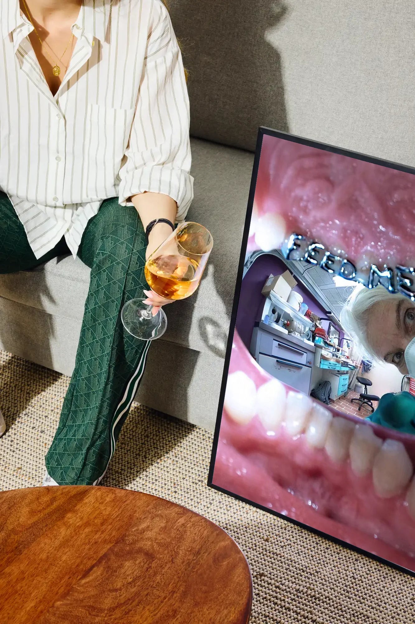 Bite of Clinic - drinkglass-sofa