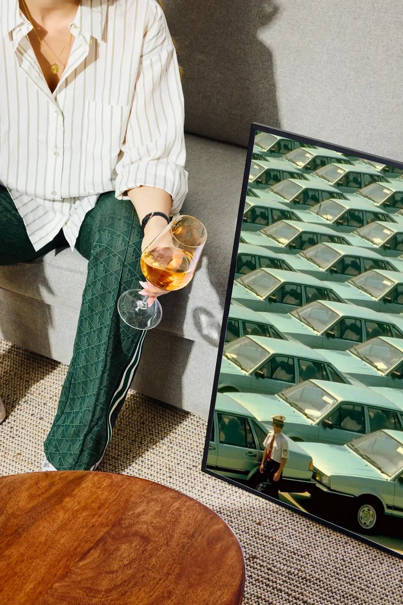 Uniformed Order - drinkglass-sofa