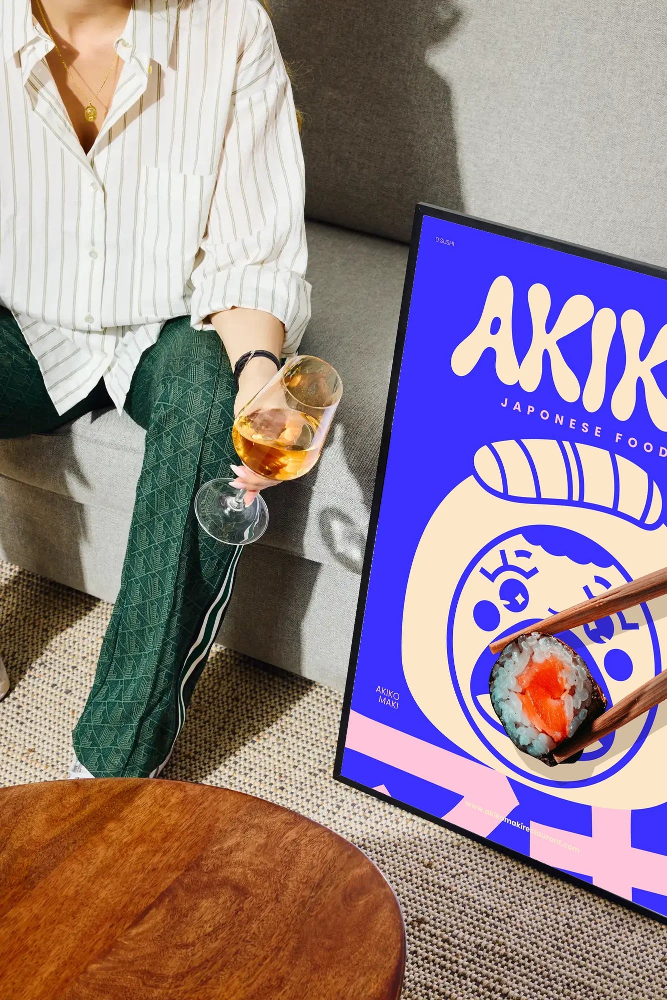 Akiko's Roll - drinkglass-sofa