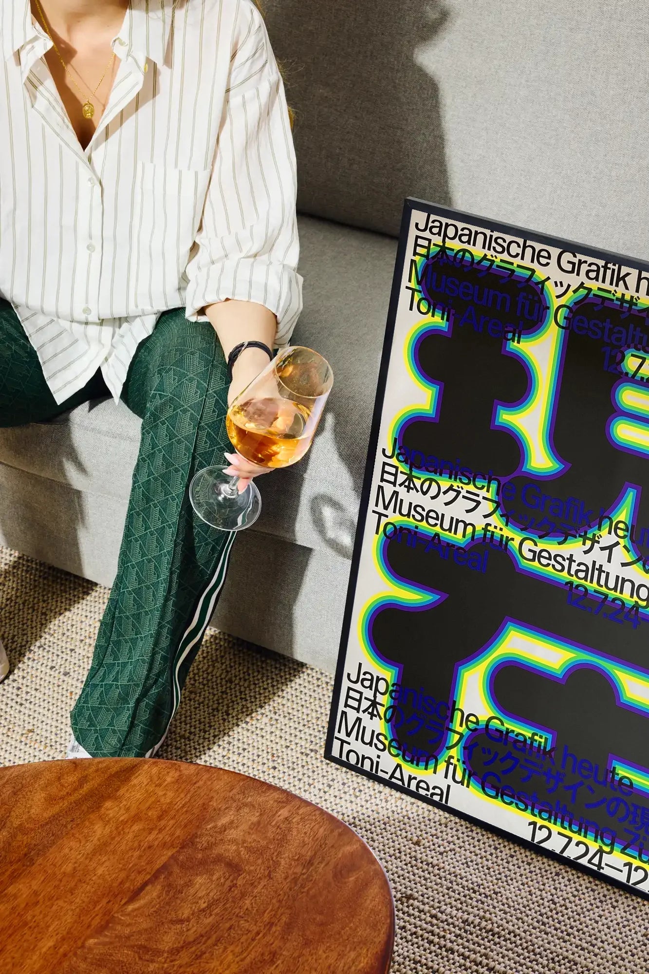 Bold Prints - drinkglass-sofa
