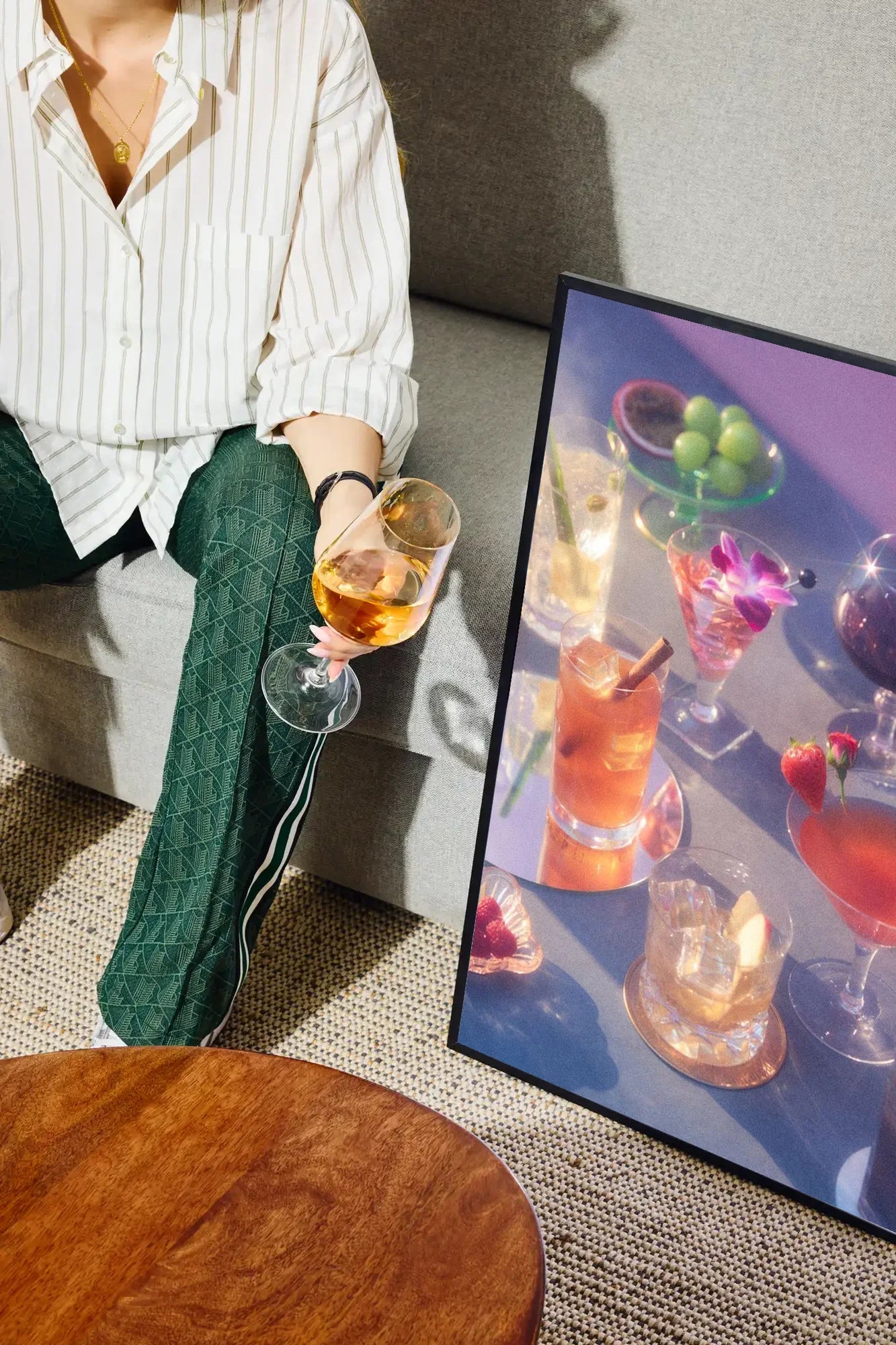 Gin & Berry Glow - drinkglass-sofa