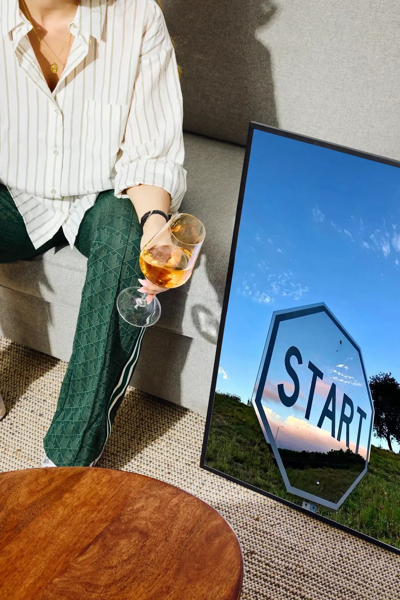 Sign of Dawn - drinkglass-sofa
