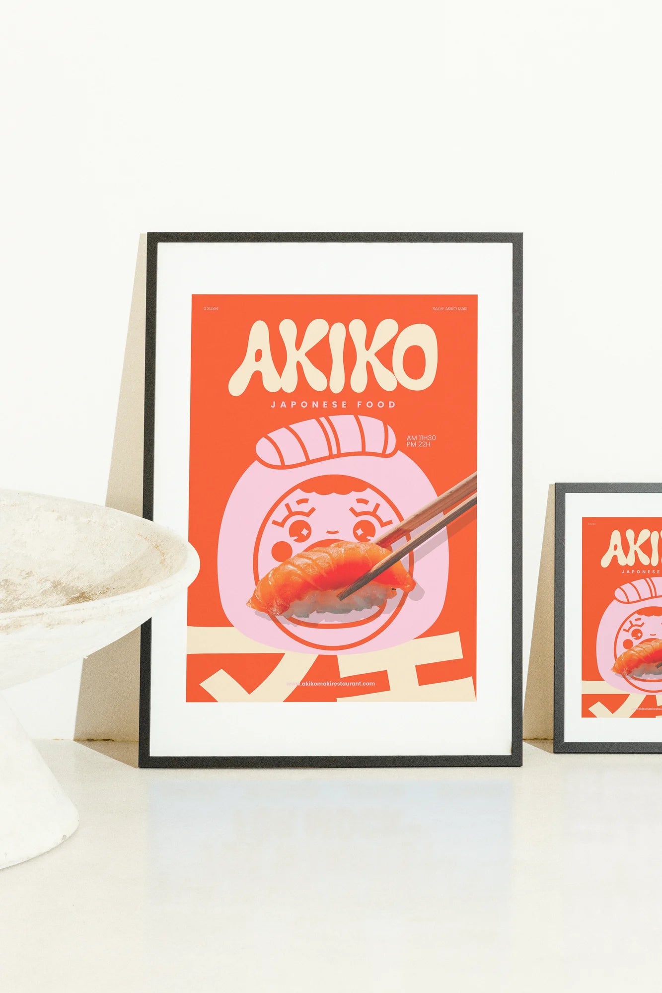 Une illustration plate et vibrante d'un personnage de sushi joueur, invitant les spectateurs dans un espace d'art moderne et joyeux.. digital, illustration, orange, pink, playful, vibrant