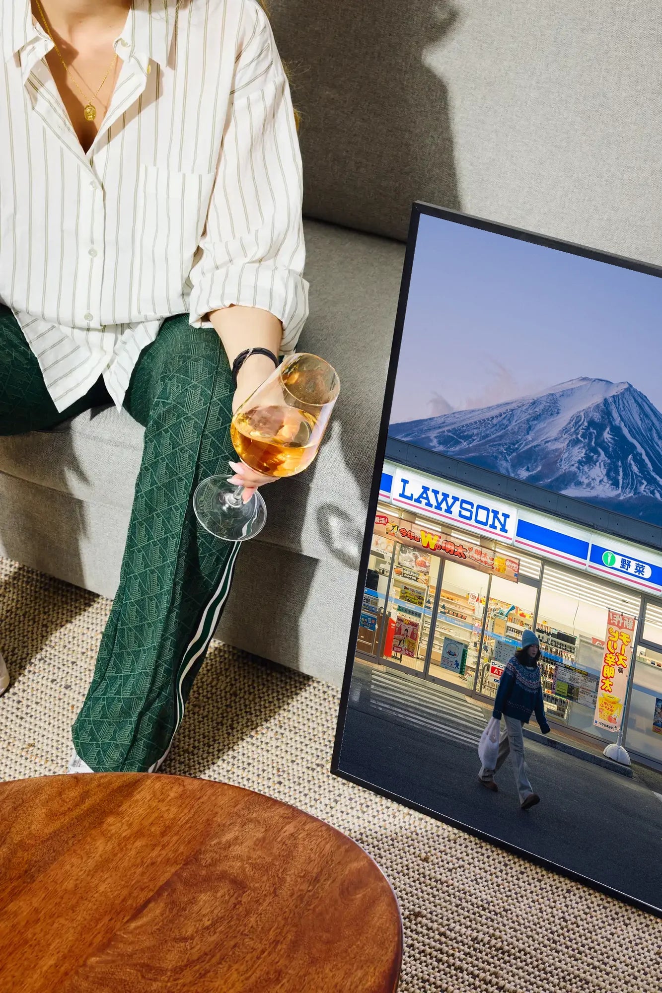 Mountain Store Silence - drinkglass-sofa