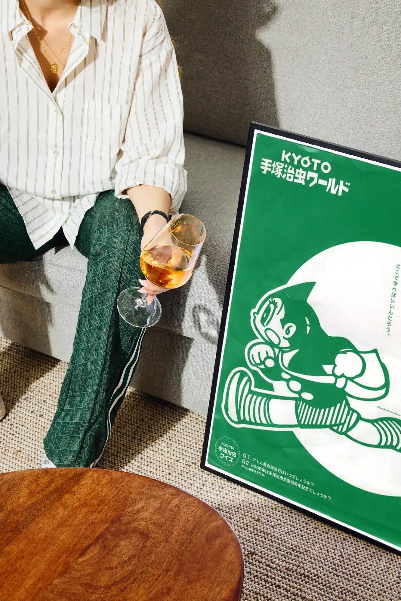 Green Whispers - drinkglass-sofa