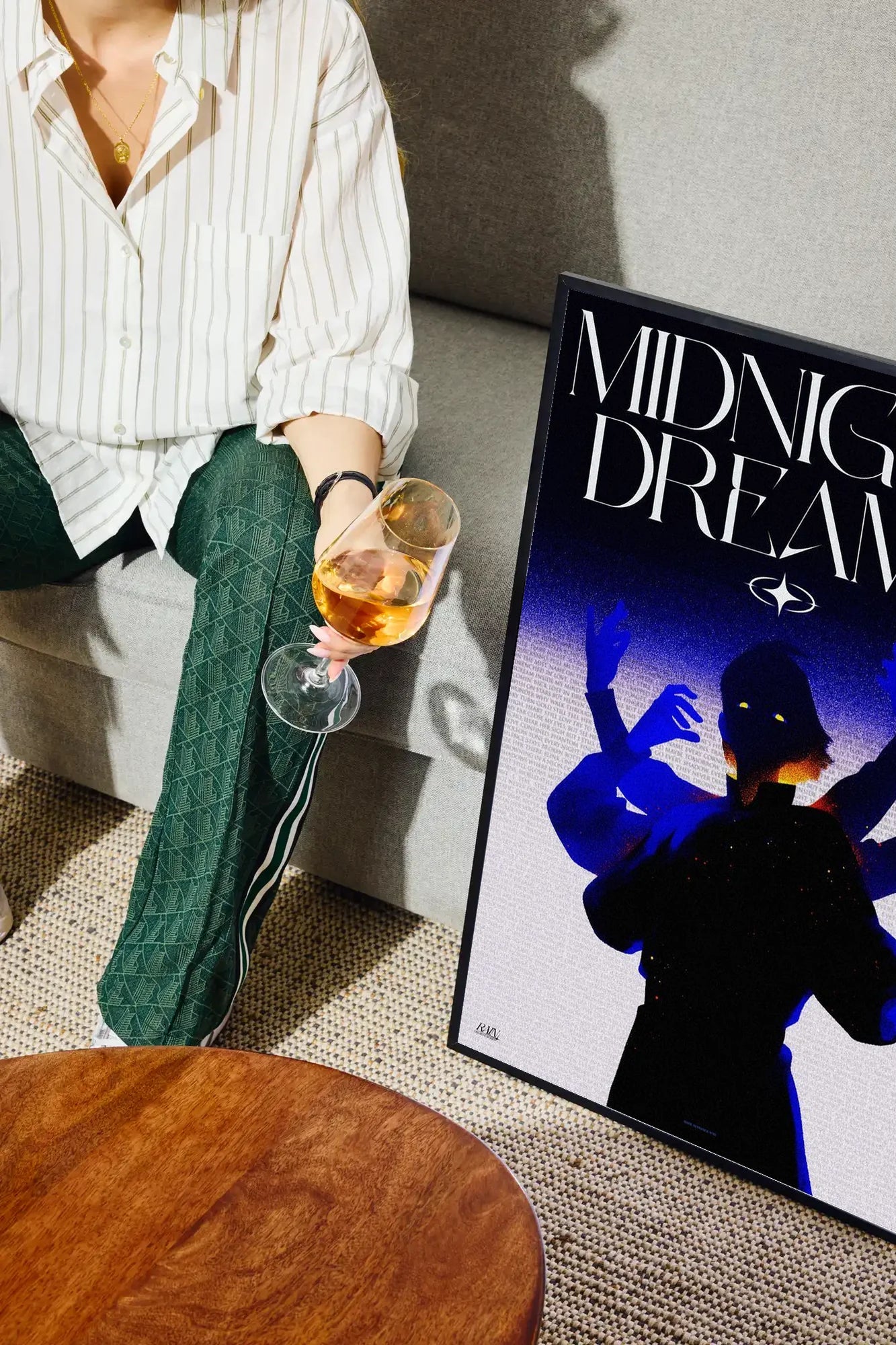 Midnight Echoes - drinkglass-sofa