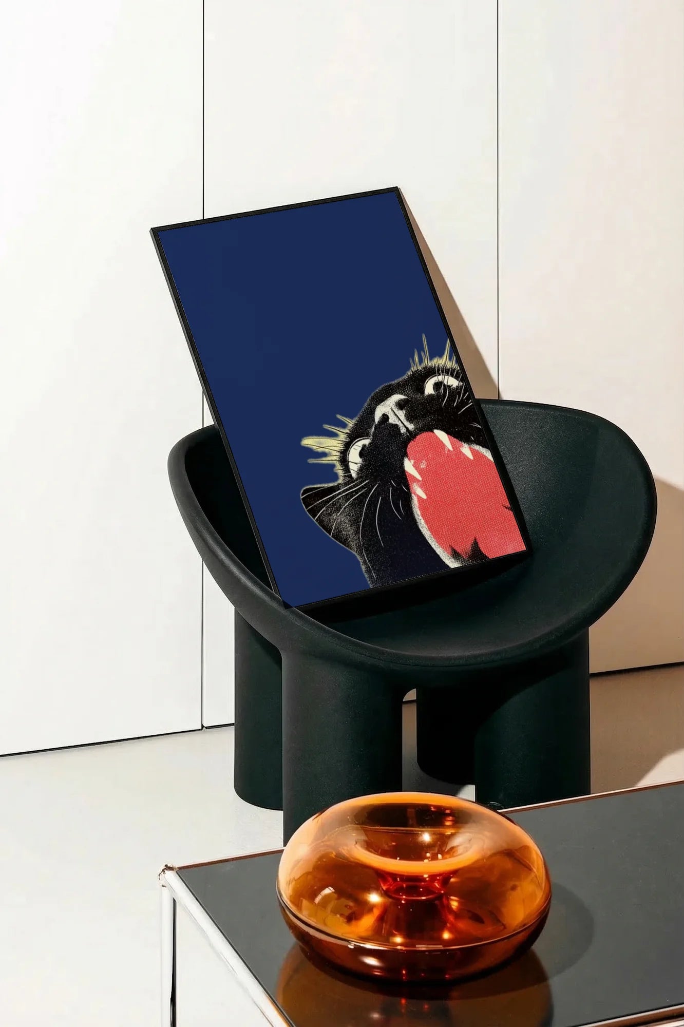 Red-Mouthed Ink Cat - onchair