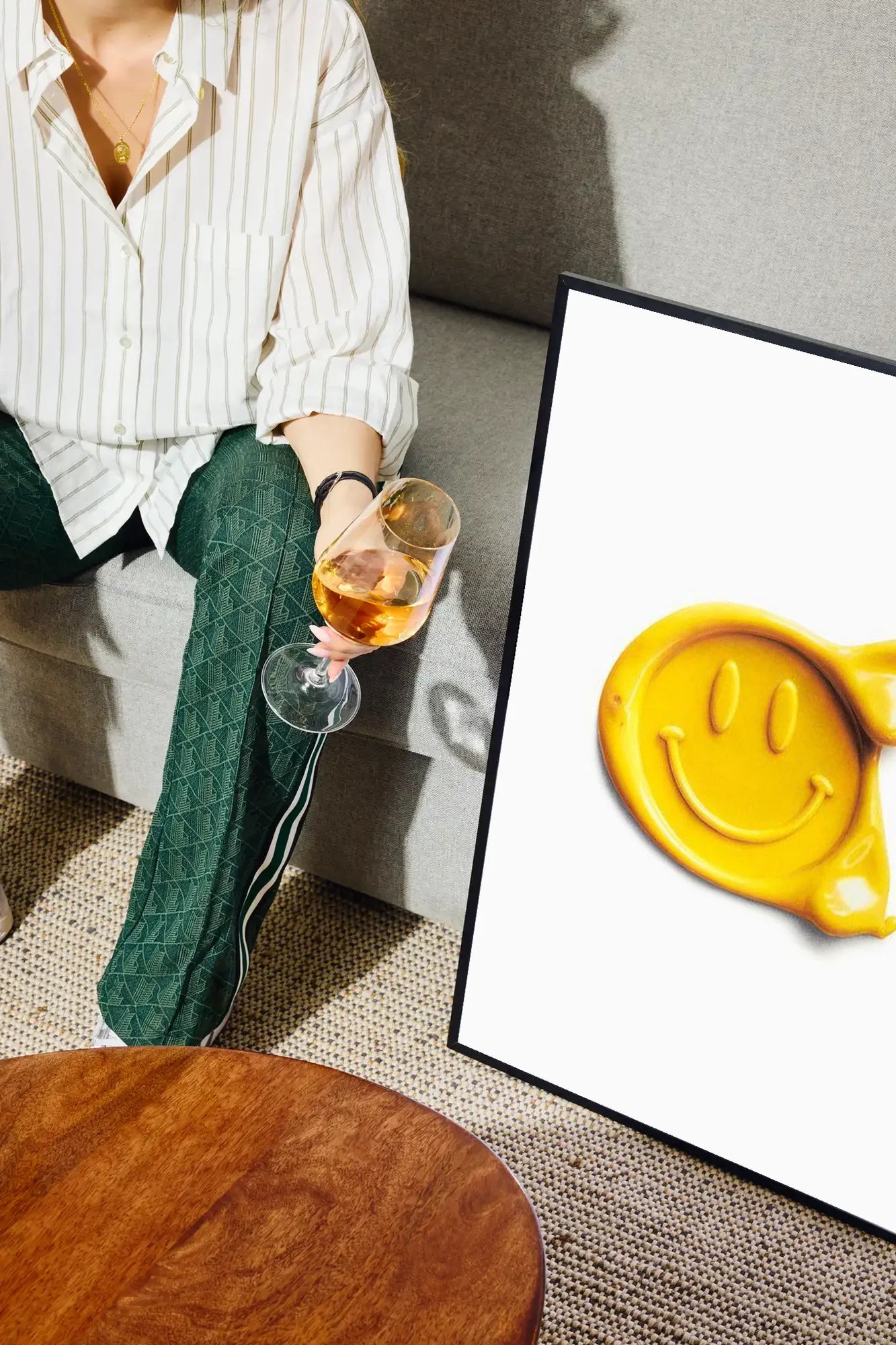 Golden Cheer - drinkglass-sofa